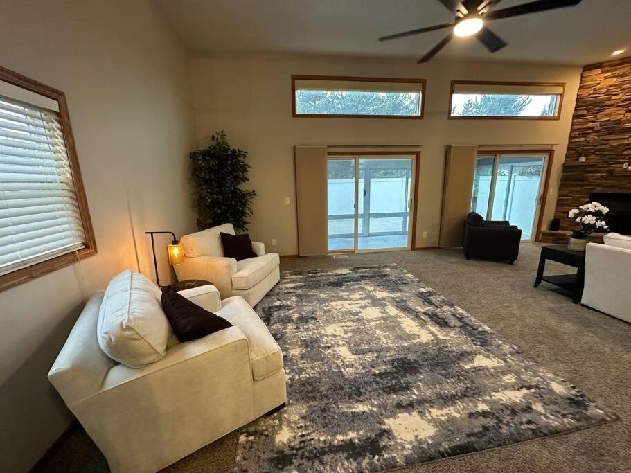 Inviting 3 Bed 2.5 Bath Townhome In Wadsworth 외부 사진