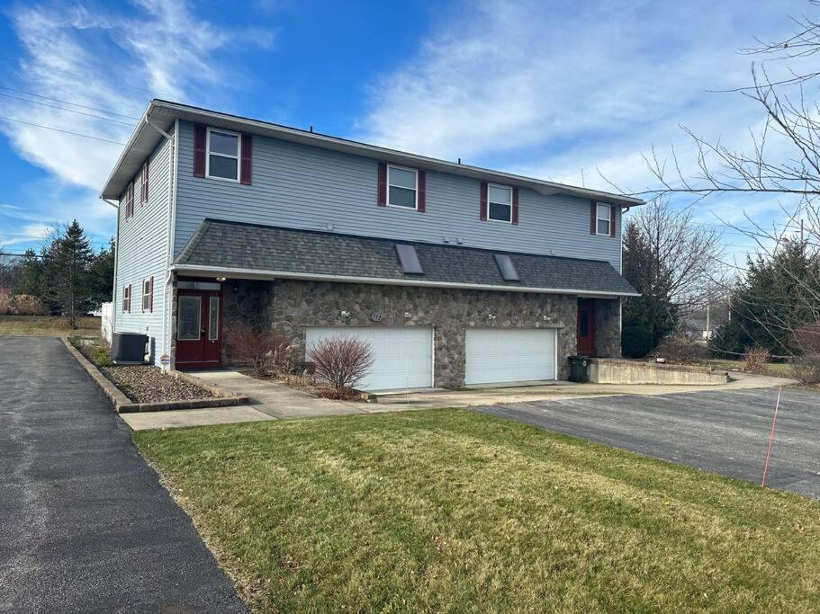 Inviting 3 Bed 2.5 Bath Townhome In Wadsworth 외부 사진