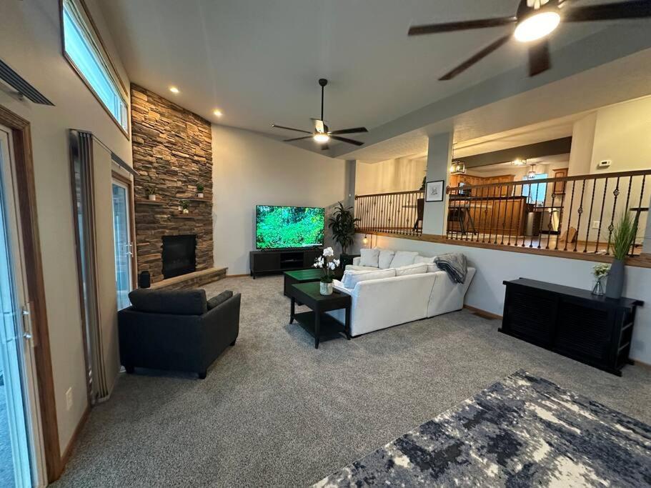 Inviting 3 Bed 2.5 Bath Townhome In Wadsworth 외부 사진